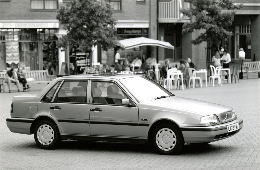  Volvo 460 1993 года  (фото 1 из 3)